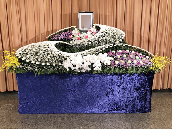 家族葬向け】公営斎場生花祭壇 50プラン