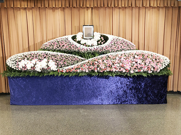 【家族葬向け】公営斎場生花祭壇 90プラン